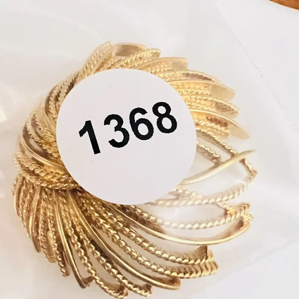 Vintage Monet Brooch Mirador Sheaf Cordelia Fireworks Spray Gilded Gold 60s 1368